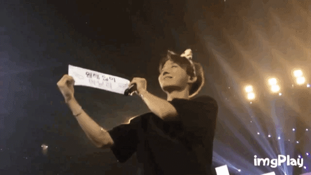 아이돌이 콘서트 중 흔히 겪는 일.gif | 인스티즈