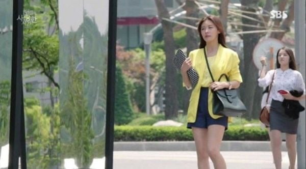 드라마에서 가방을 2개씩 메고 나왔던 하지원 | 인스티즈