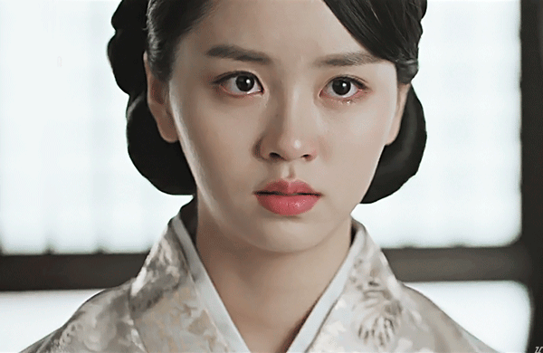 공유 여동생으로 나온 드라마에서 별 대사 없이 화면 장악한 김소현.jpgif | 인스티즈