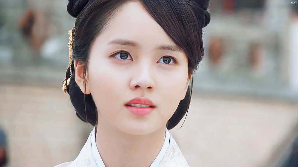 공유 여동생으로 나온 드라마에서 별 대사 없이 화면 장악한 김소현.jpgif | 인스티즈