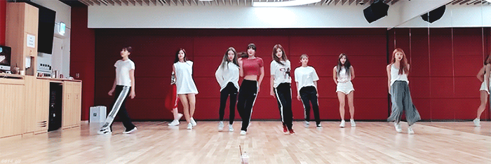 쾌감이 느껴지는 트와이스 신곡 DTNA 칼군무.gif | 인스티즈
