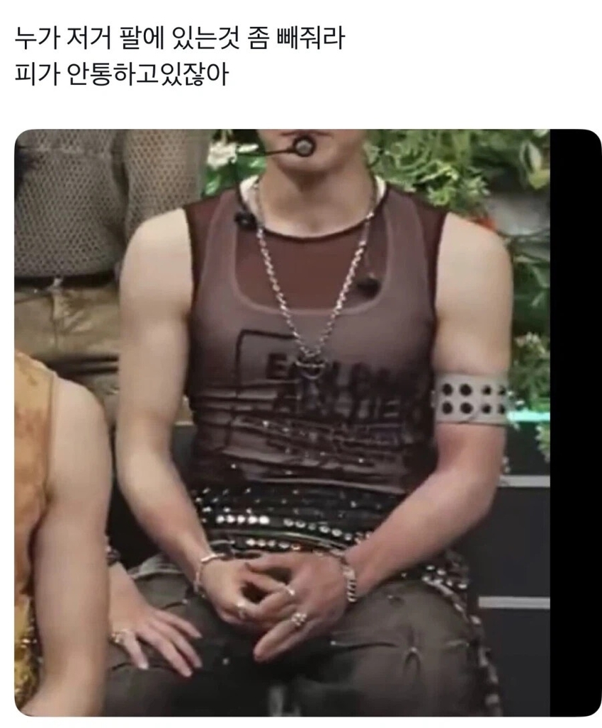 돌판에서 논란이 된 아이돌의 복장 | 인스티즈