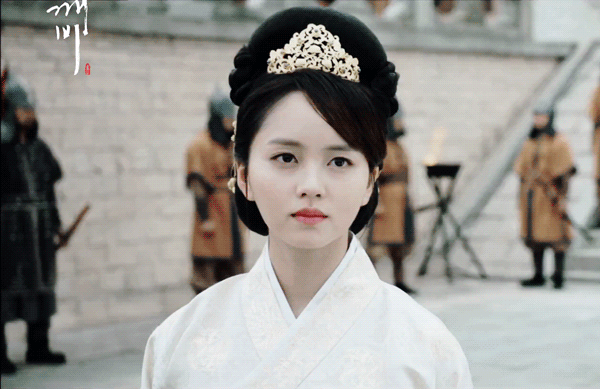 공유 여동생으로 나온 드라마에서 별 대사 없이 화면 장악한 김소현.jpgif | 인스티즈