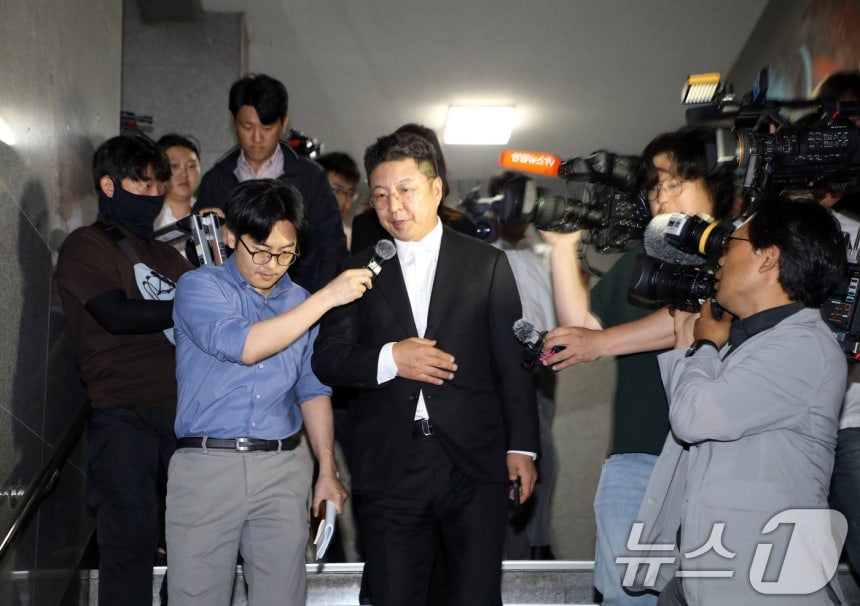 518 재단에서 오지말라고 했는데도 찾아간 스타벅스 | 인스티즈