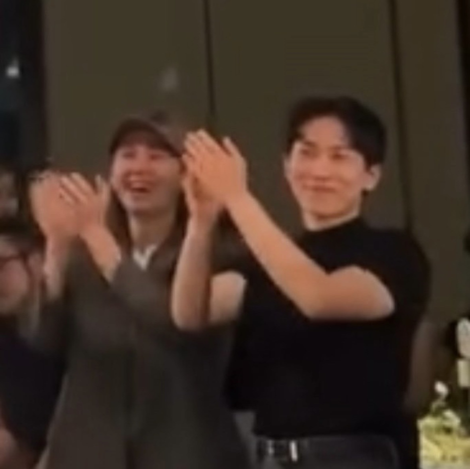 알티타고 있는 윤보미 결혼식에 관한 트윗.jpg | 인스티즈