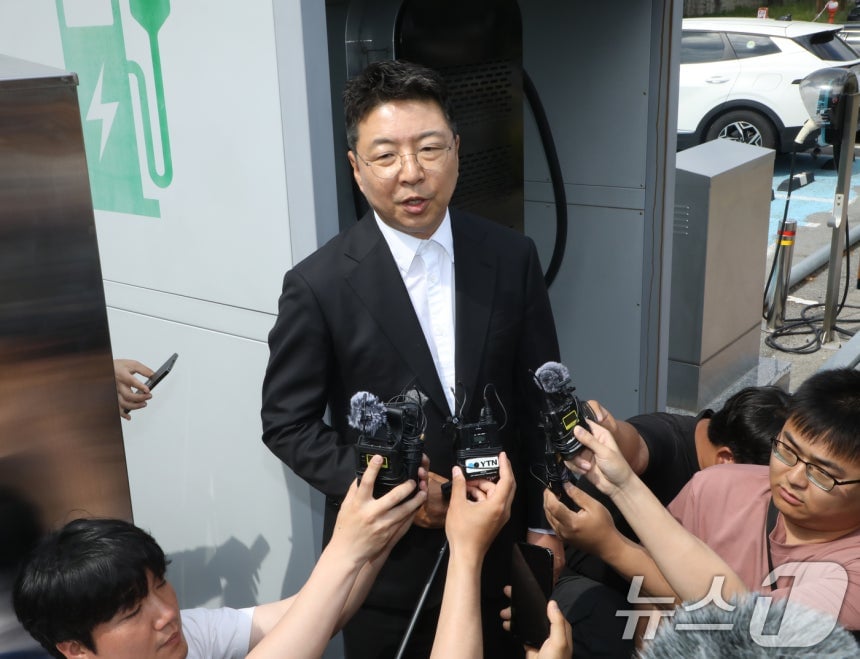 518 재단에서 오지말라고 했는데도 찾아간 스타벅스 | 인스티즈