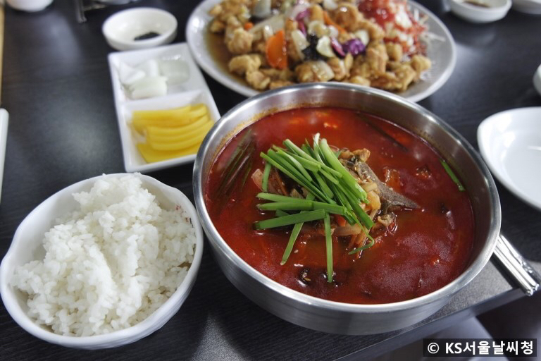 인스타감성과 거리가 먼 강릉 현지인 맛집.jpg | 인스티즈