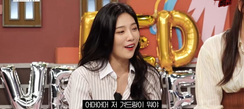 자신의 겨드랑이 노출에 대해 페로몬 드립치는 레드벨벳 조이.jpg | 인스티즈