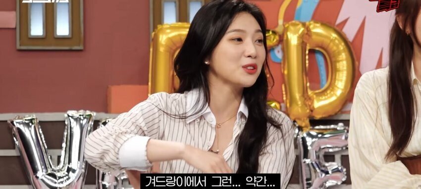 자신의 겨드랑이 노출에 대해 페로몬 드립치는 레드벨벳 조이.jpg | 인스티즈