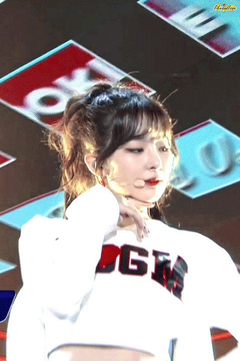 레드벨벳의 시작을 맡고 있는 슬기.gif | 인스티즈
