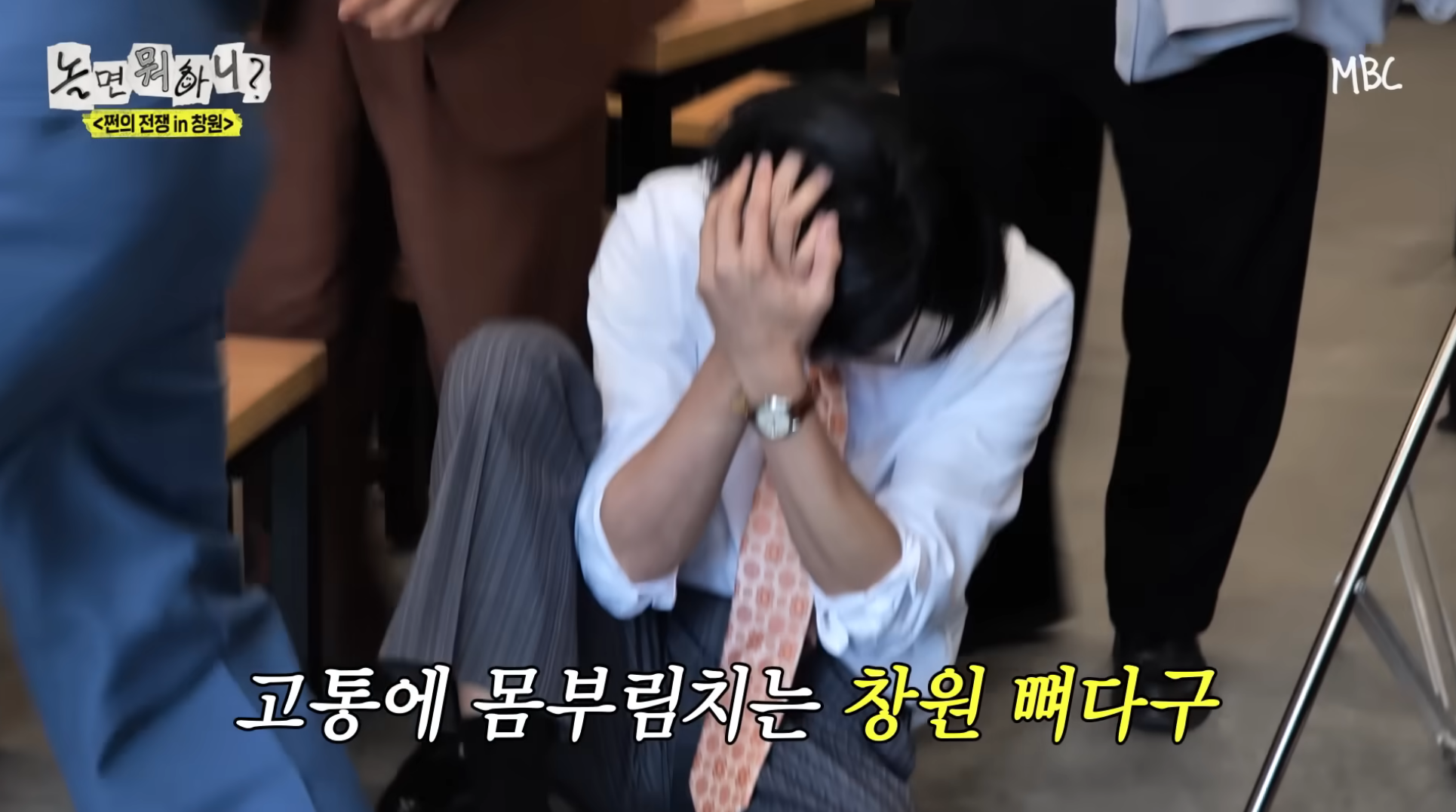 유재석 주우재 두 뼈다구들의 밀면 밥값내기 팔씨름ㅋㅋㅋㅋ.jpgif [놀면 뭐하니] | 인스티즈