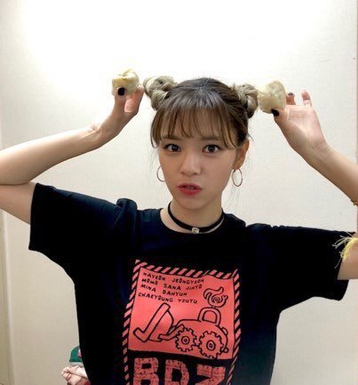 만두 들고 만두머리 자랑하는 트와이스 정연.jpg | 인스티즈