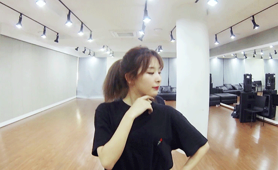 레드벨벳의 시작을 맡고 있는 슬기.gif | 인스티즈