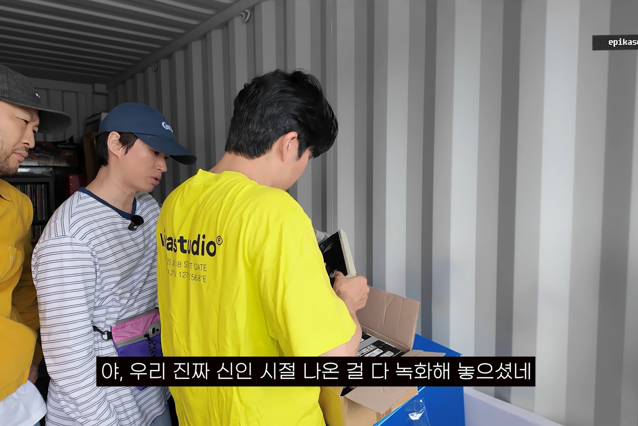 에픽하이 창고 정리하다가 무언가 발견한 투컷.jpg | 인스티즈