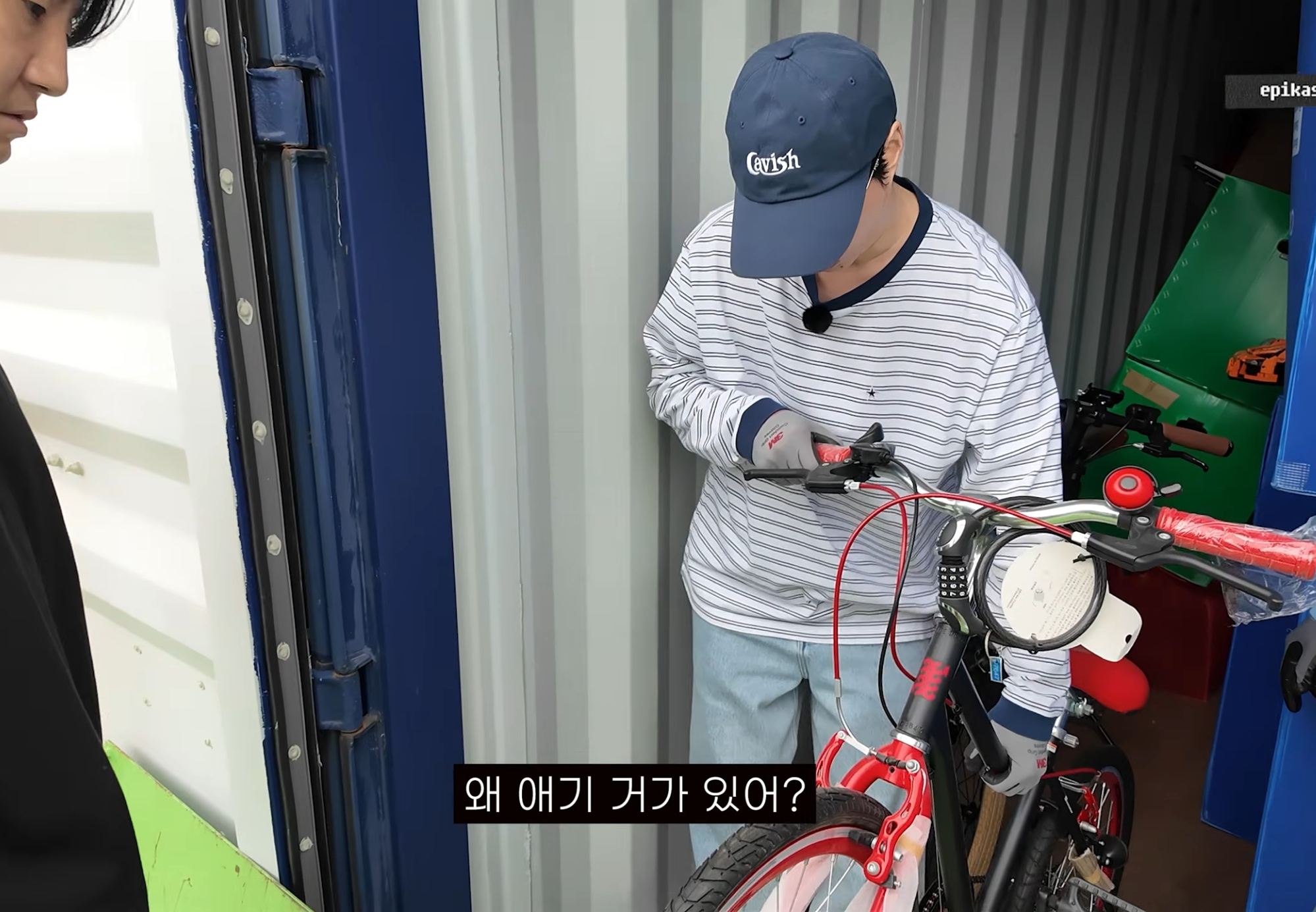 에픽하이 창고 정리하다가 무언가 발견한 투컷.jpg | 인스티즈