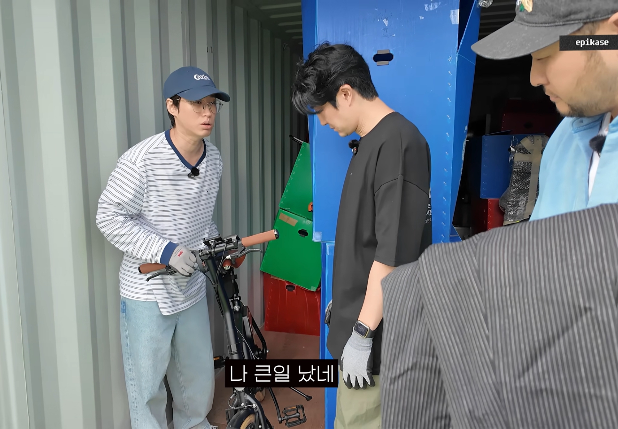 에픽하이 창고 정리하다가 무언가 발견한 투컷.jpg | 인스티즈