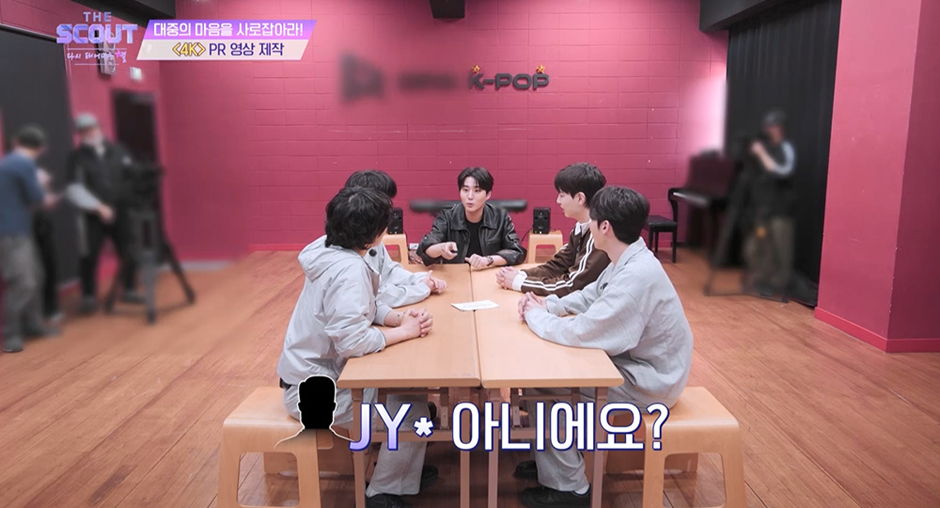 데뷔전에 직접 봉투 들고 홍보했다는 데이식스 영케이 | 인스티즈