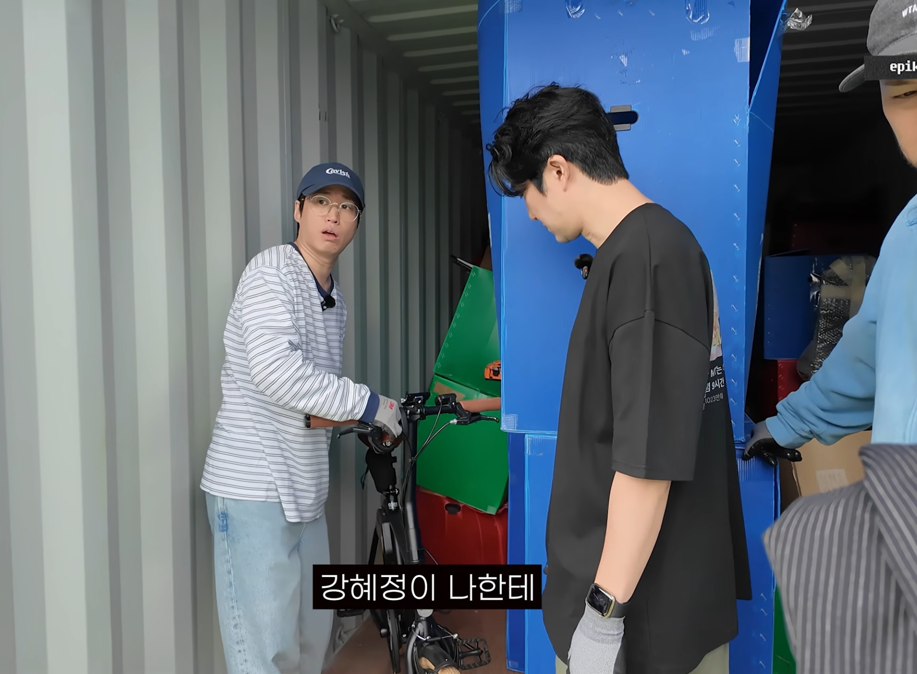 에픽하이 창고 정리하다가 무언가 발견한 투컷.jpg | 인스티즈