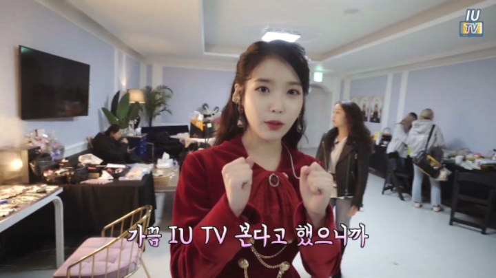 오늘자 트와이스 언급하는 아이유 ㄷㄷㄷ | 인스티즈