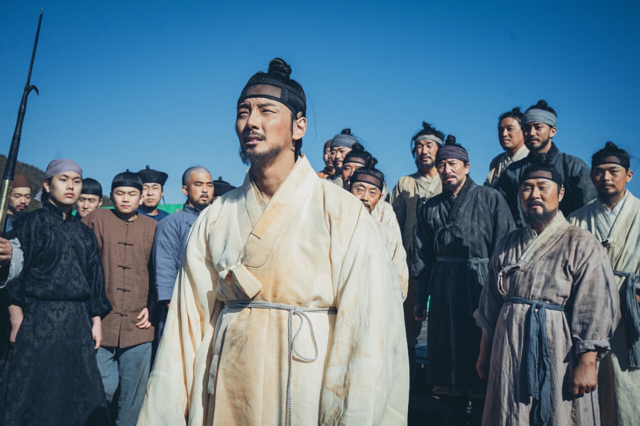 사극에서 남배우가 상투 머리 고증 안 지키면 찐으로 벌어지는 일.jpg | 인스티즈
