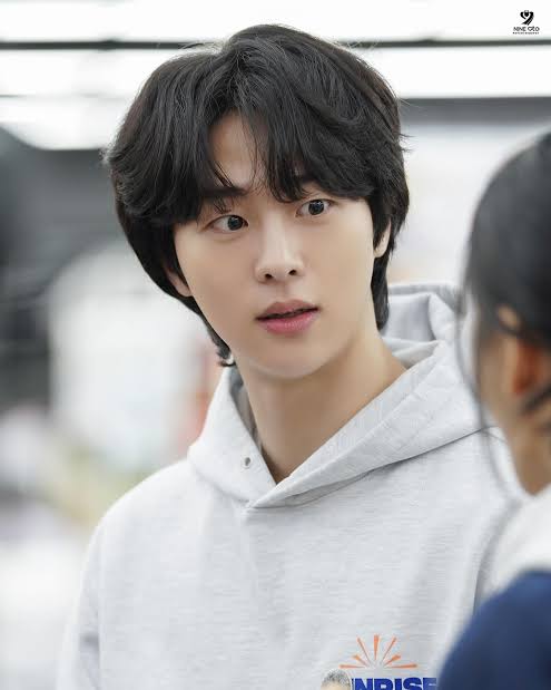 최근 방탄 진이랑 닮았다는 말 나오는 배우 | 인스티즈