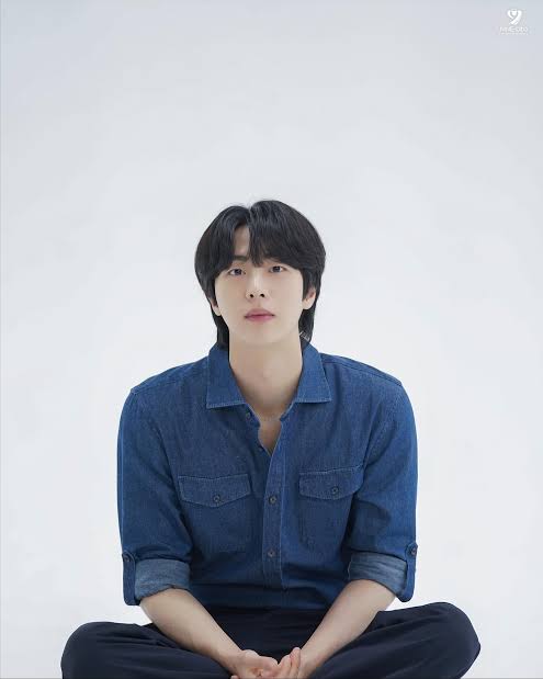 최근 방탄 진이랑 닮았다는 말 나오는 배우 | 인스티즈