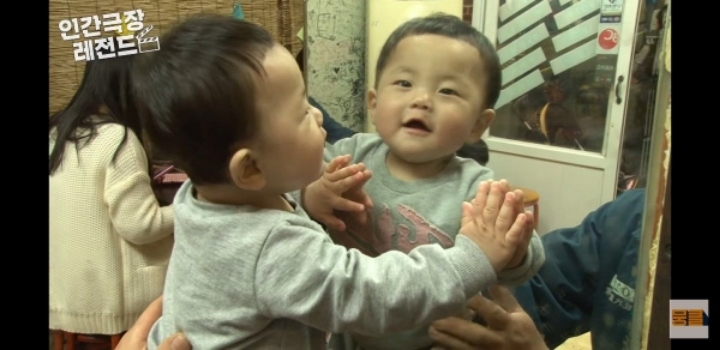 고3 큰형이 10개월 막내동생 안는법 | 인스티즈