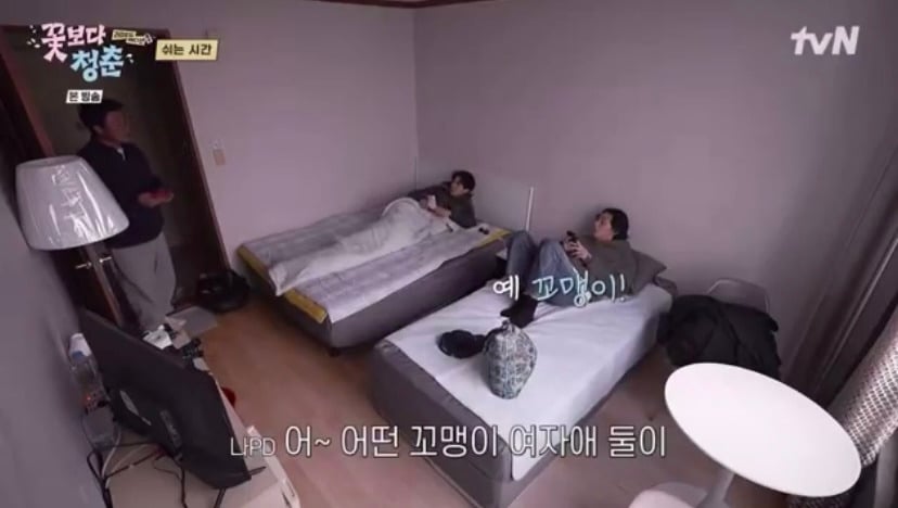[꽃보다청춘] 박서준이 핸드폰 주워줘서 소녀들이 마이쮸 사줌.twt | 인스티즈