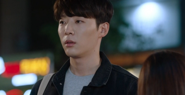 [청춘시대2] 랜선 차임 돋는 은재를 바라보는 종열의 표정 변화(+우리 모텔 가요).jpg | 인스티즈