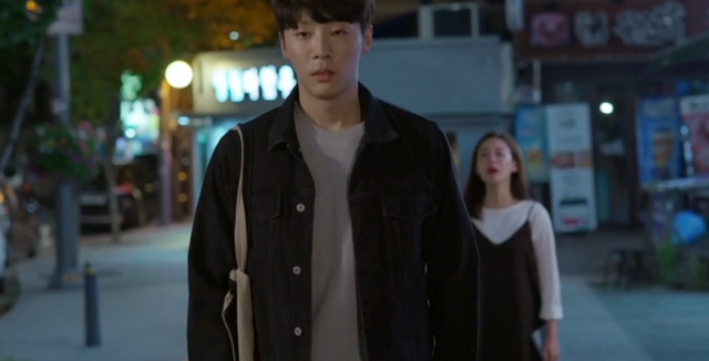 [청춘시대2] 랜선 차임 돋는 은재를 바라보는 종열의 표정 변화(+우리 모텔 가요).jpg | 인스티즈