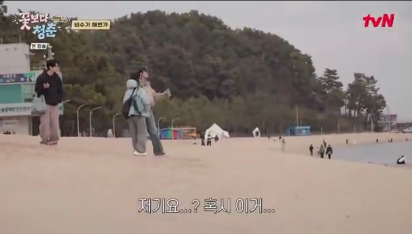 [꽃보다청춘] 박서준이 핸드폰 주워줘서 소녀들이 마이쮸 사줌.twt | 인스티즈