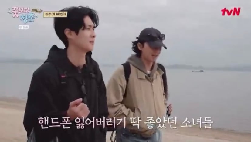 [꽃보다청춘] 박서준이 핸드폰 주워줘서 소녀들이 마이쮸 사줌.twt | 인스티즈