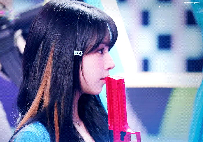 y2k패션으로 첫 무대한 트와이스.gif | 인스티즈