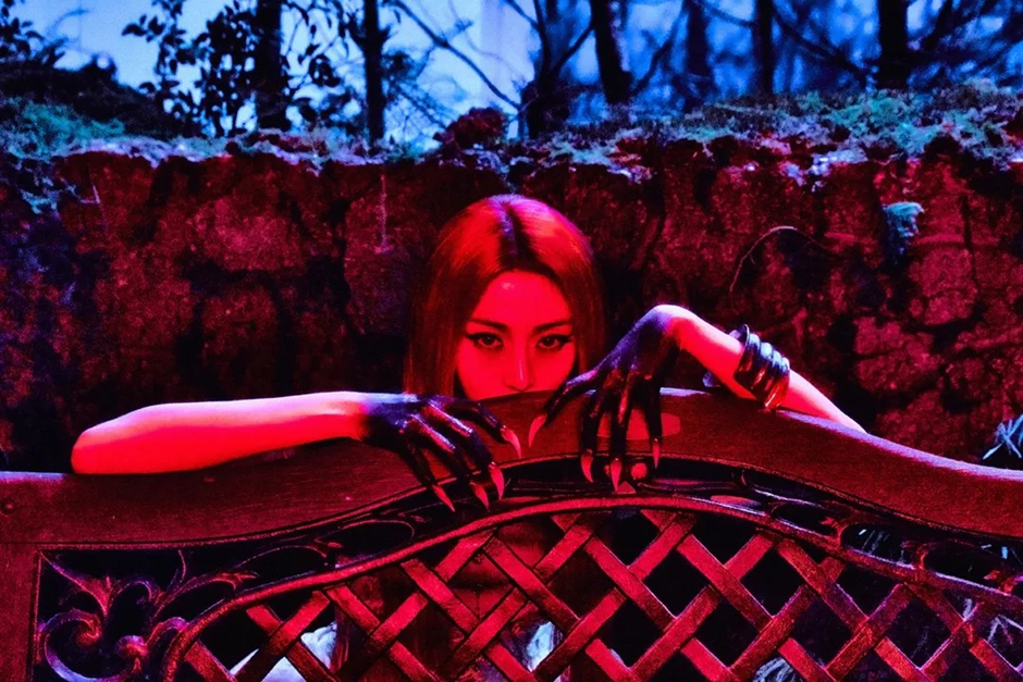 요즘 안 흔하다는 세계관 보유한 여돌.jpg | 인스티즈