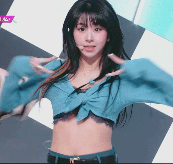 y2k패션으로 첫 무대한 트와이스.gif | 인스티즈