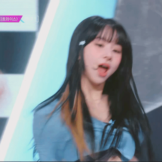 y2k패션으로 첫 무대한 트와이스.gif | 인스티즈