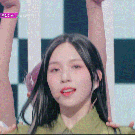 y2k패션으로 첫 무대한 트와이스.gif | 인스티즈