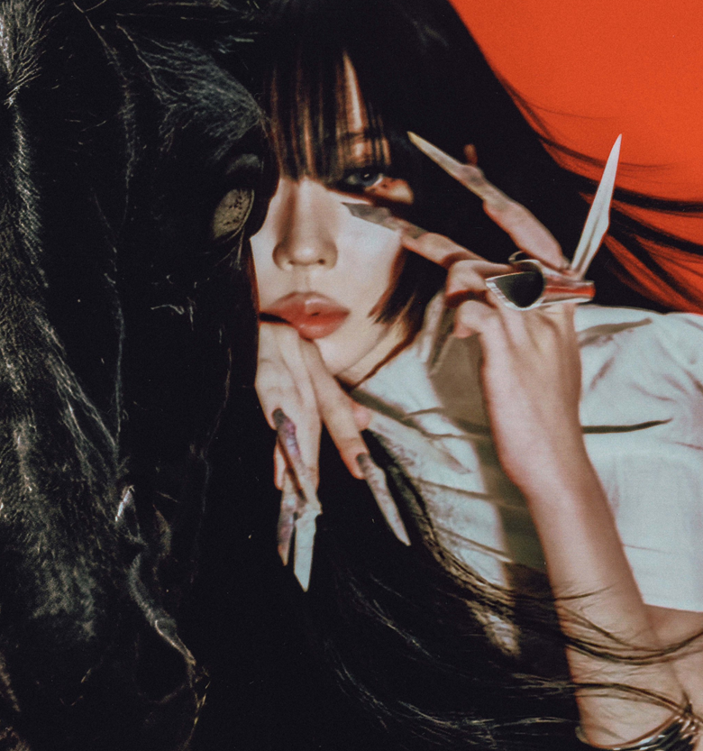 요즘 안 흔하다는 세계관 보유한 여돌.jpg | 인스티즈