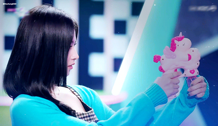 y2k패션으로 첫 무대한 트와이스.gif | 인스티즈