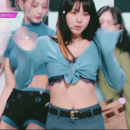 y2k패션으로 첫 무대한 트와이스.gif | 인스티즈