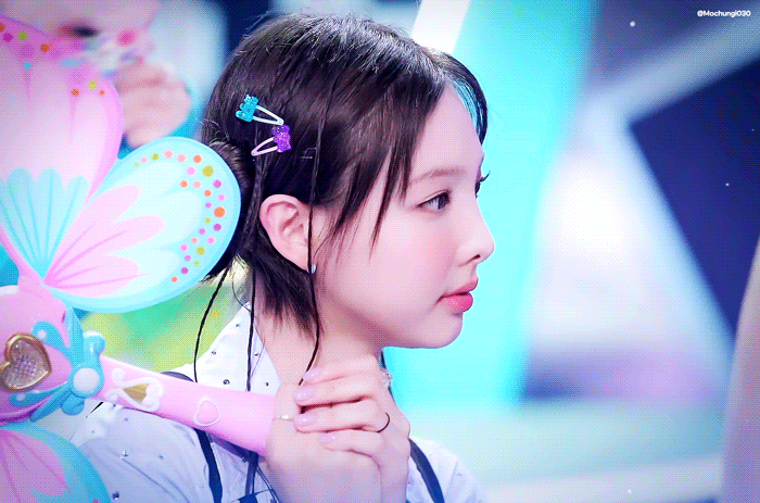 y2k패션으로 첫 무대한 트와이스.gif | 인스티즈