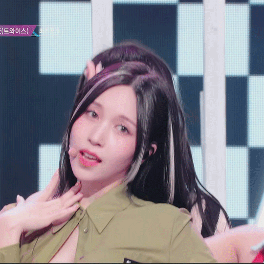 y2k패션으로 첫 무대한 트와이스.gif | 인스티즈