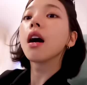 립밤 바르는 에스파 카리나 | 인스티즈