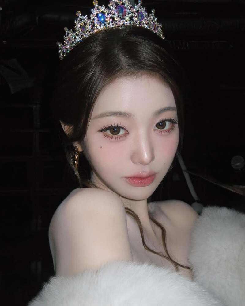 티아라 쓴 장원영.jpg | 인스티즈