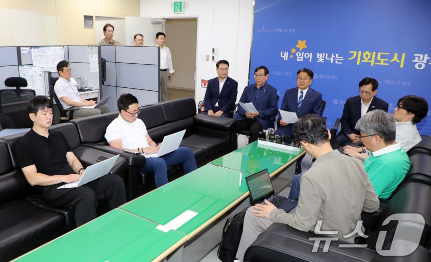 강기정 시장 "신세계 광주 사업 스벅 논란과 별개…계획대로 추진" | 인스티즈