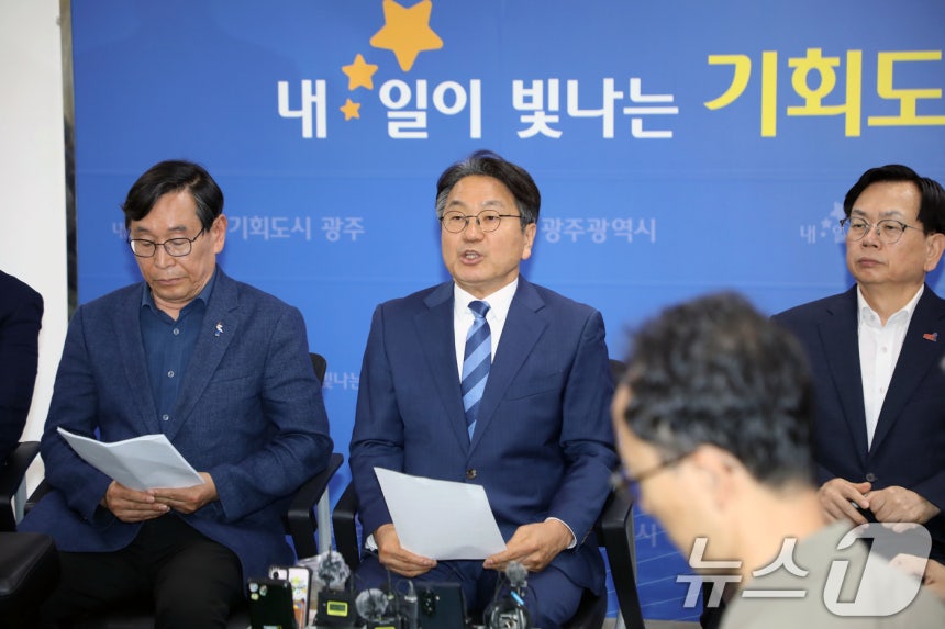 강기정 시장 "신세계 광주 사업 스벅 논란과 별개…계획대로 추진" | 인스티즈