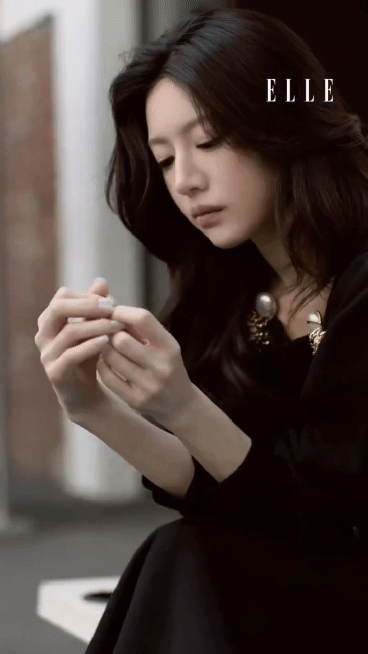 고윤정 엘르 'Into The Blue Hour' 필름.gif | 인스티즈