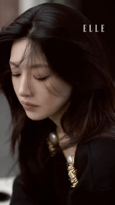 고윤정 엘르 'Into The Blue Hour' 필름.gif | 인스티즈