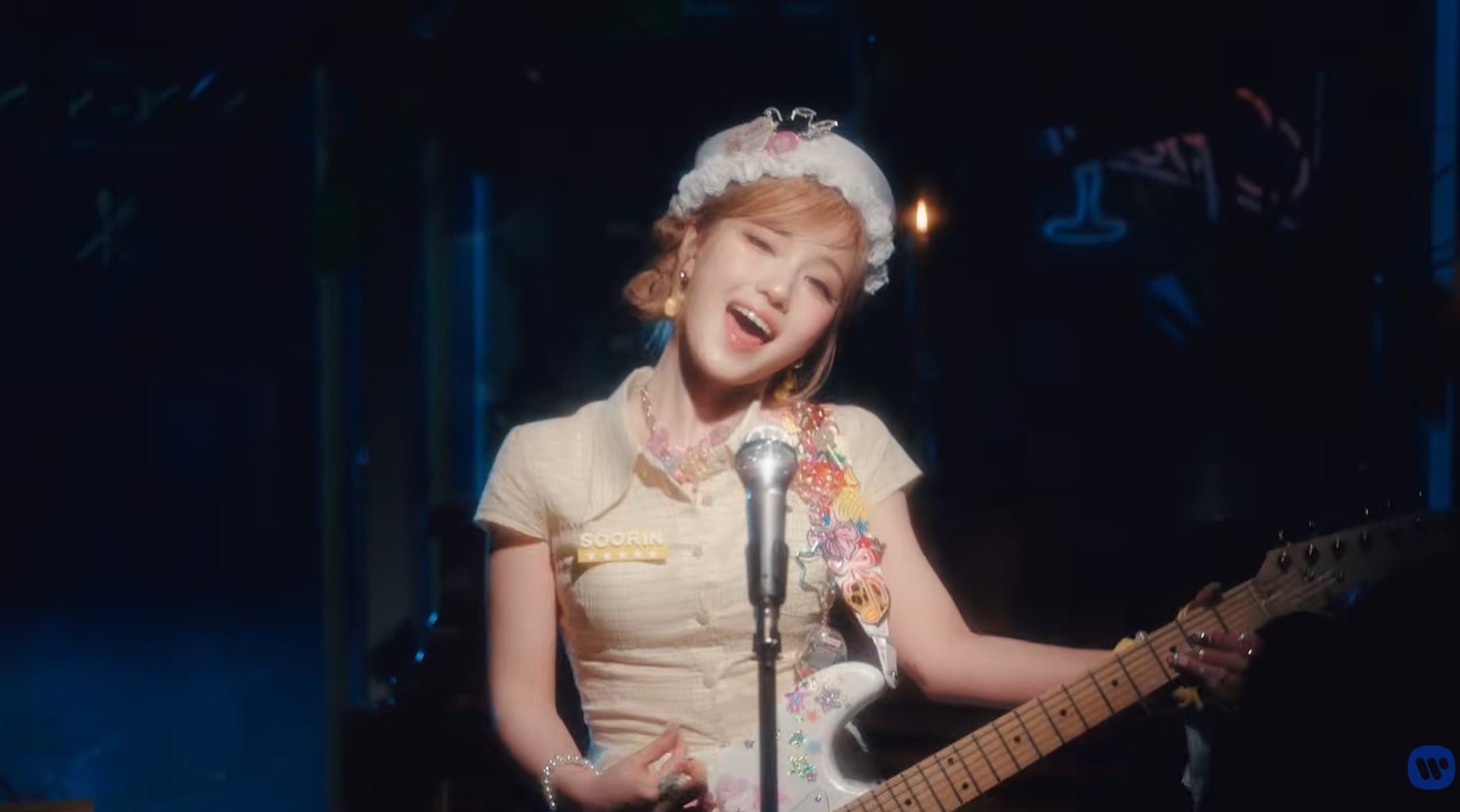 최예나 락스타 버전이라는 가수.gif | 인스티즈