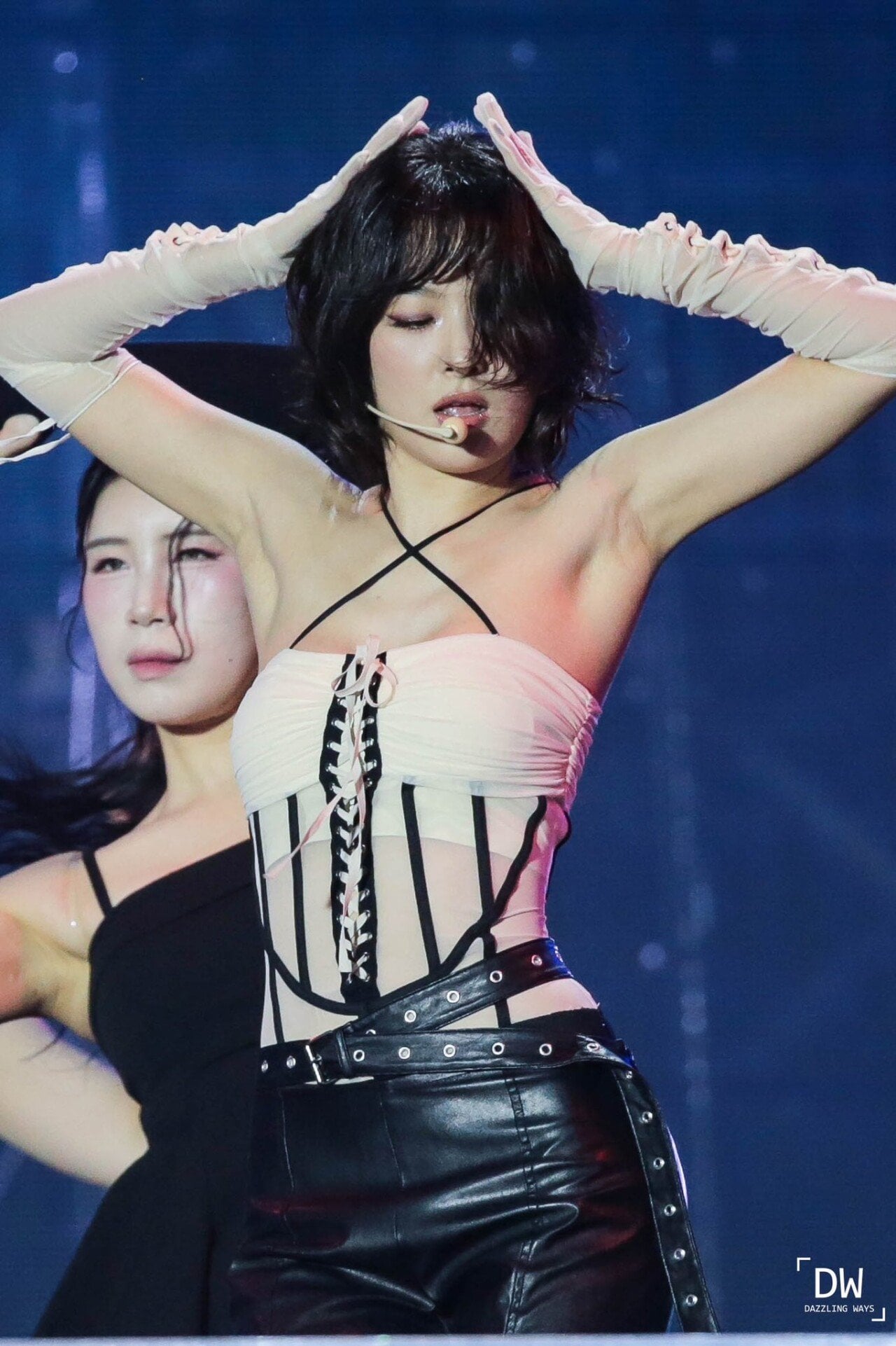 레드벨벳 슬기 콘서트 홀터넥 의상 근황.gif | 인스티즈